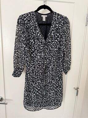 H&M Black and White Long Sleeve V-Neck Patterned Dress